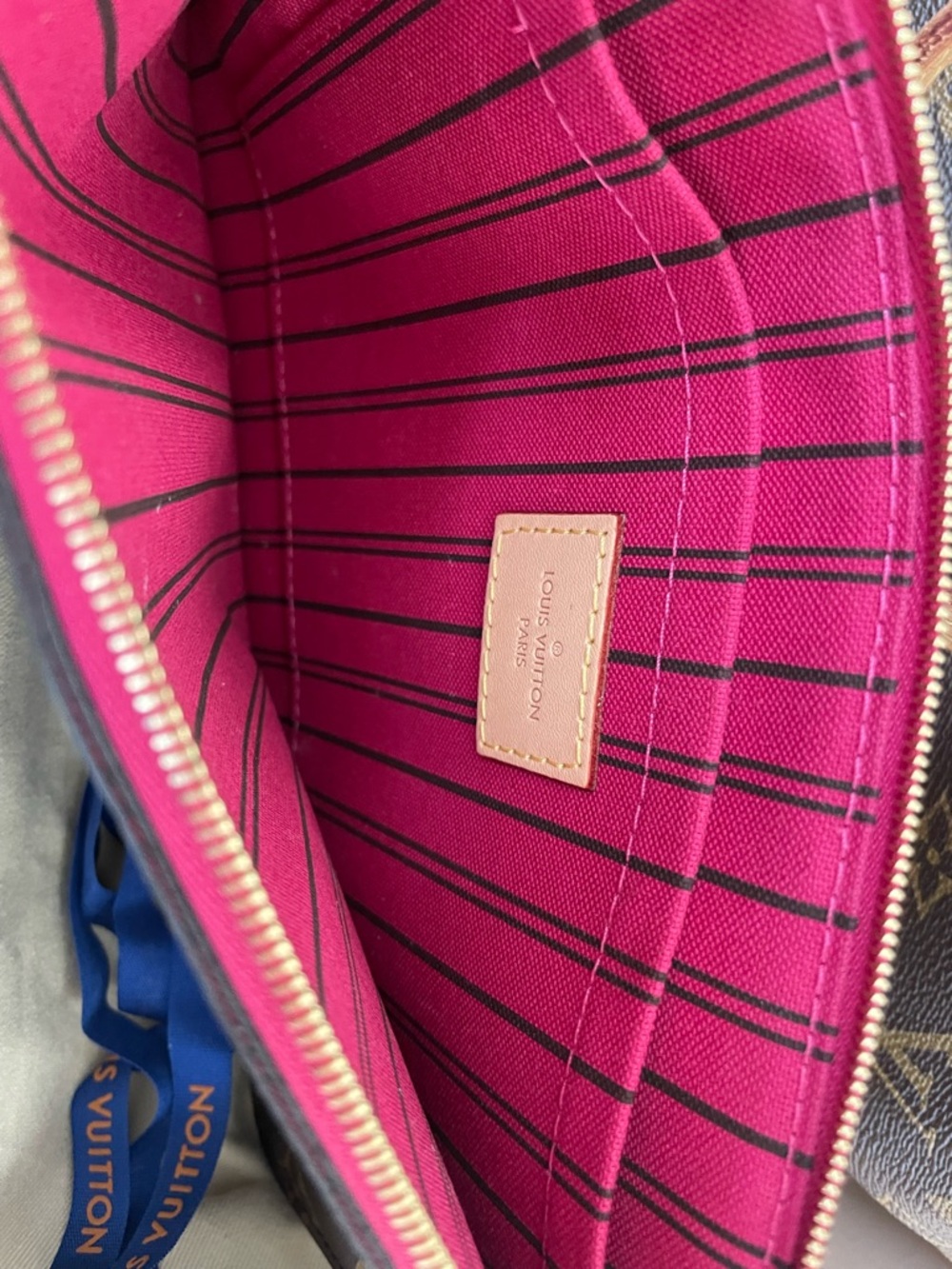 Louis Vuitton Neverfull MM - Picture 9 of 10